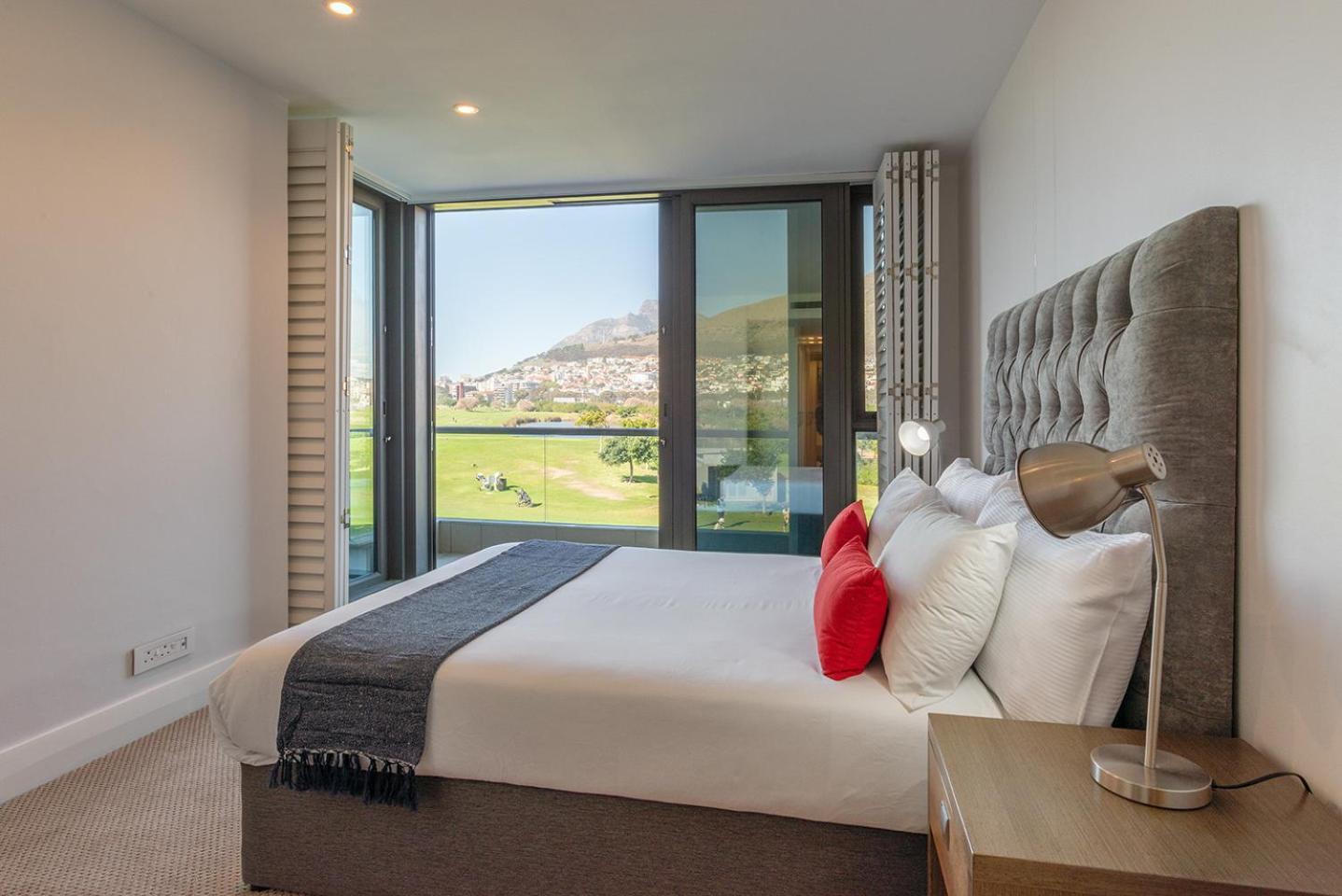 Apartment V&a Waterfront Luxury By Nivar