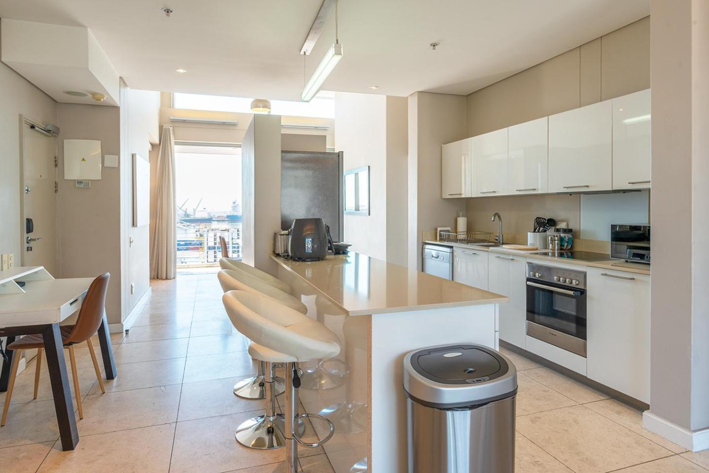 Apartment V&a Waterfront Luxury By Nivar Cape Town