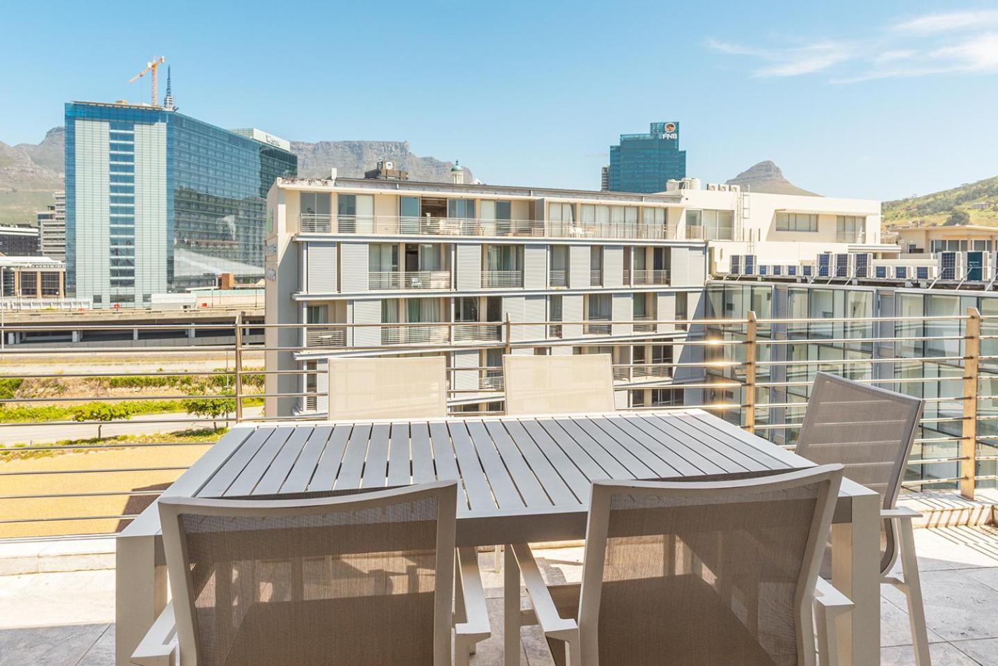 V&a Waterfront Luxury By Nivar Apartment