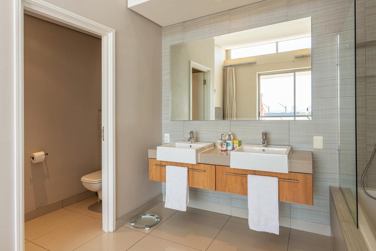 V&a Waterfront Luxury By Nivar Apartment *